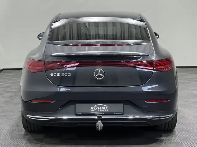 Mercedes-Benz EQE 300