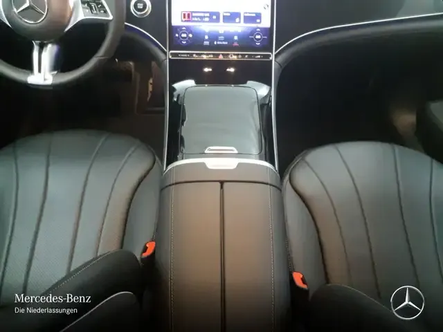 Mercedes-Benz EQE 300