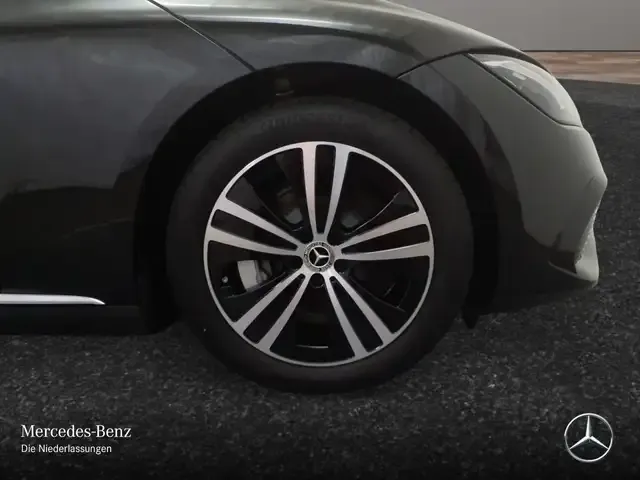 Mercedes-Benz EQE 300