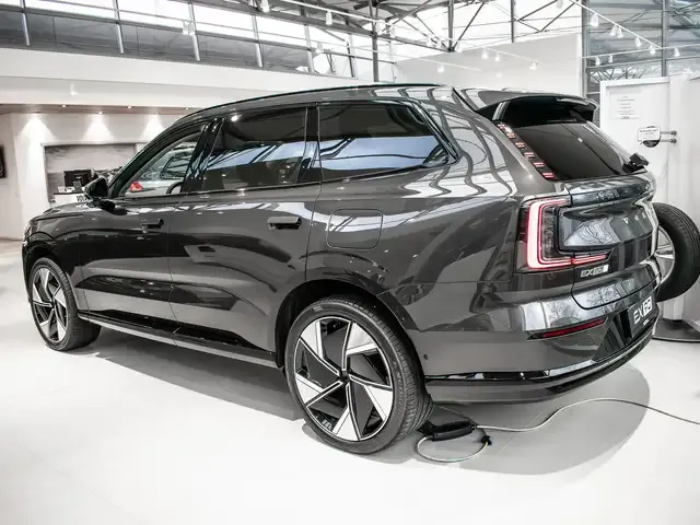 Volvo EX90