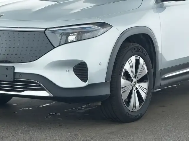 Mercedes-Benz EQB 300