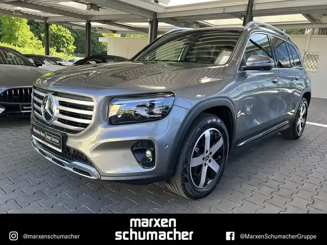 Mercedes-Benz GLB 220