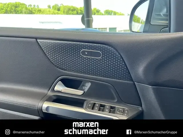 Mercedes-Benz GLB 220