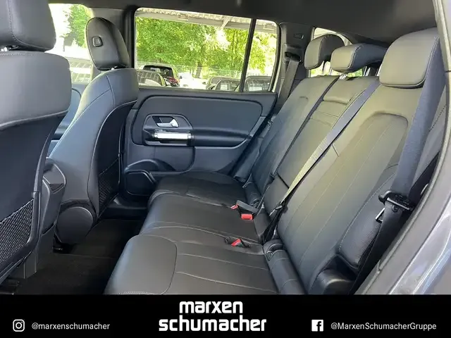 Mercedes-Benz GLB 220