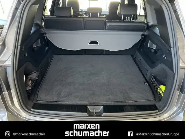 Mercedes-Benz GLB 220