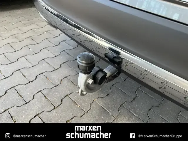 Mercedes-Benz GLB 220