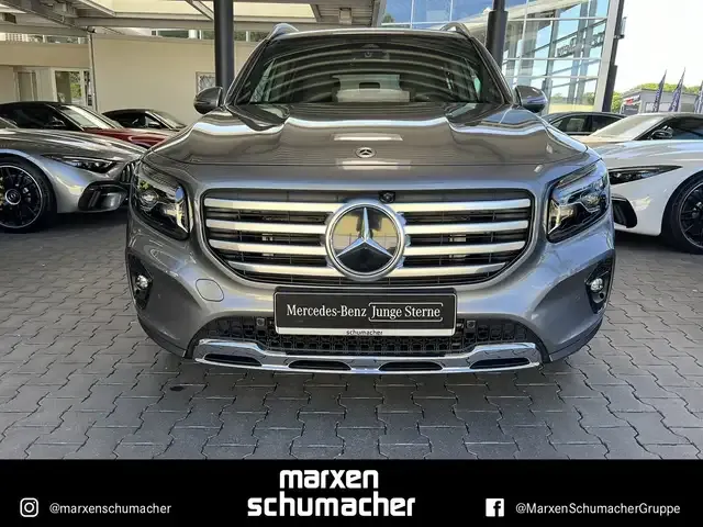 Mercedes-Benz GLB 220