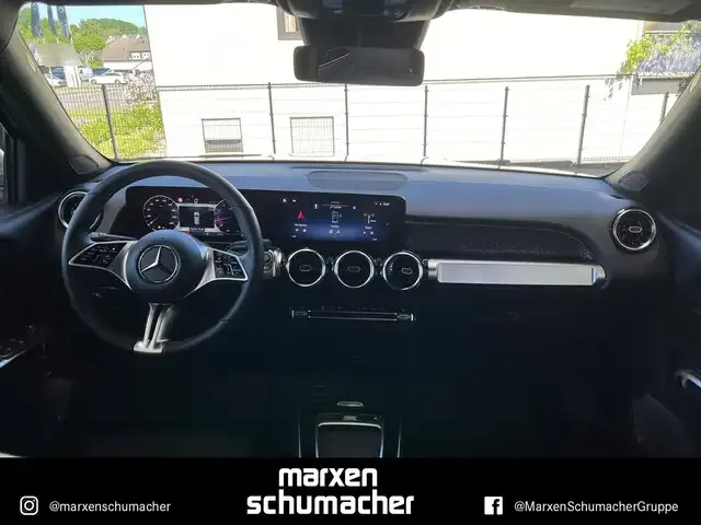 Mercedes-Benz GLB 220