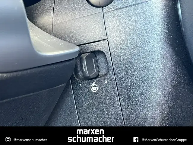 Mercedes-Benz GLB 220