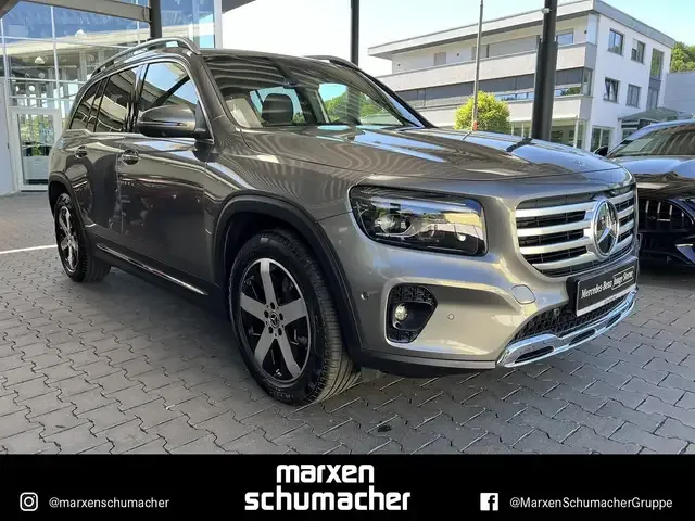 Mercedes-Benz GLB 220