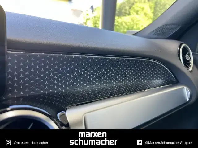 Mercedes-Benz GLB 220