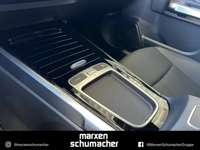 Mercedes-Benz GLB 220