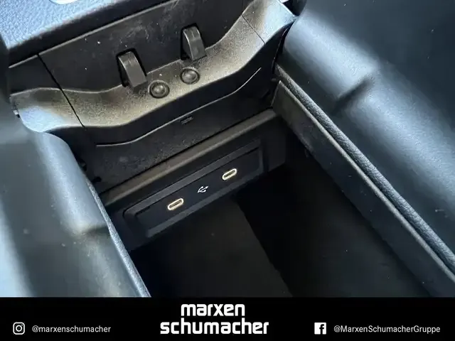 Mercedes-Benz GLB 220