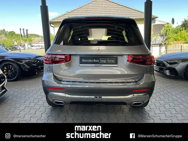 Mercedes-Benz GLB 220