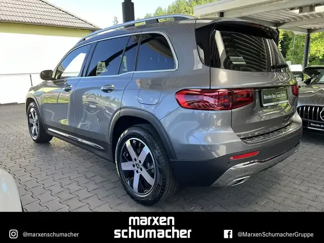 Mercedes-Benz GLB 220