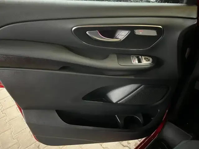 Mercedes-Benz V 220