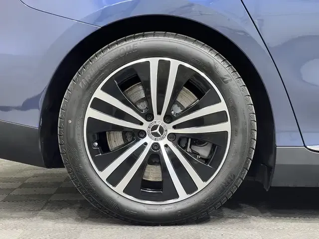 Mercedes-Benz EQE 300