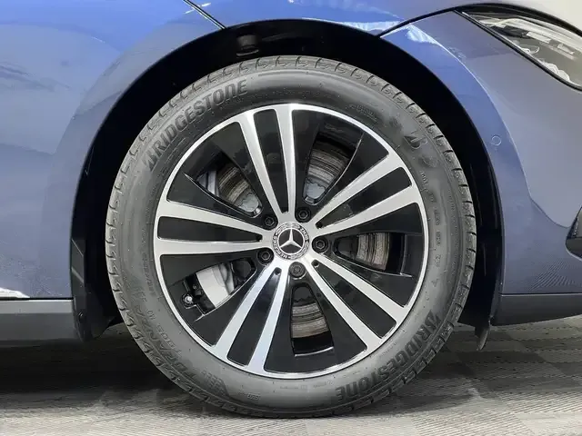 Mercedes-Benz EQE 300