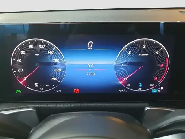 Mercedes-Benz GLB 200