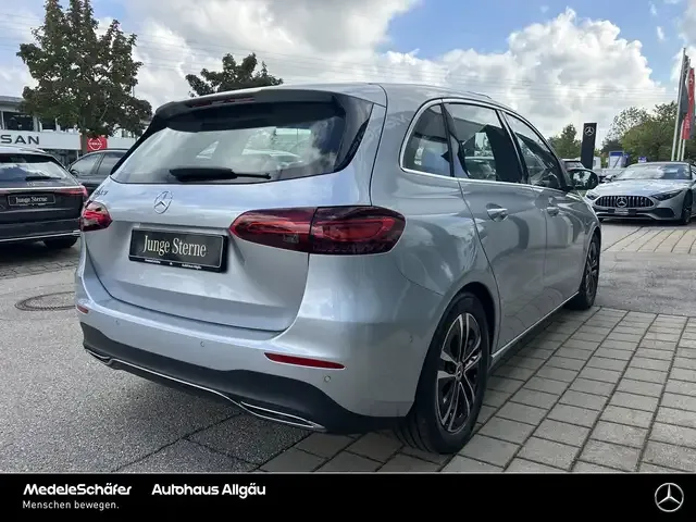 Mercedes-Benz B 200