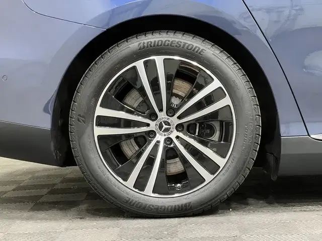 Mercedes-Benz EQE 300