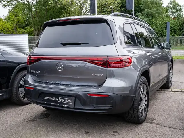 Mercedes-Benz EQB 300