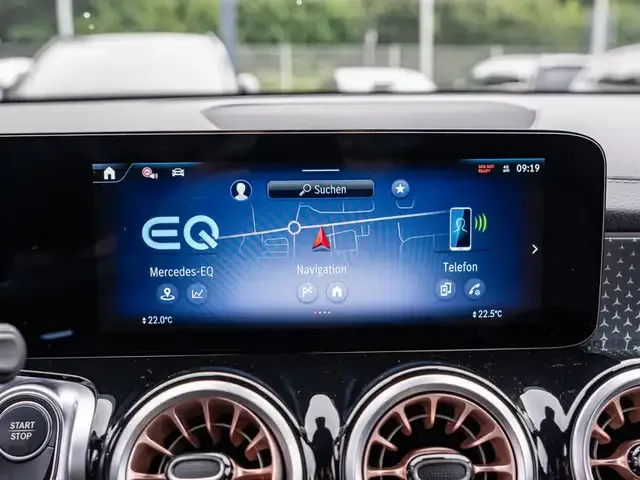 Mercedes-Benz EQB 300