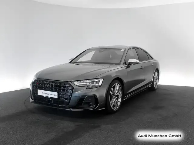 Audi S8