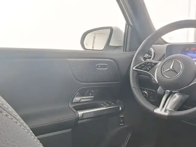 Mercedes-Benz EQB 300
