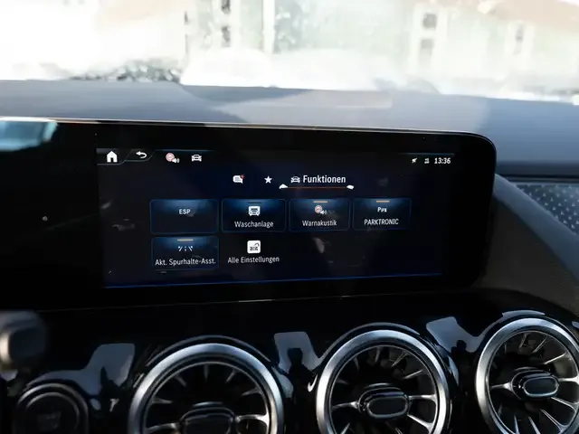 Mercedes-Benz EQA 300