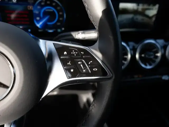 Mercedes-Benz EQA 300