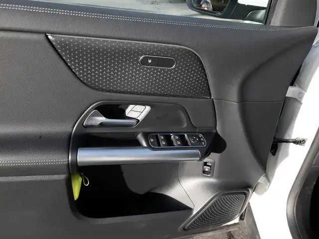 Mercedes-Benz EQA 300