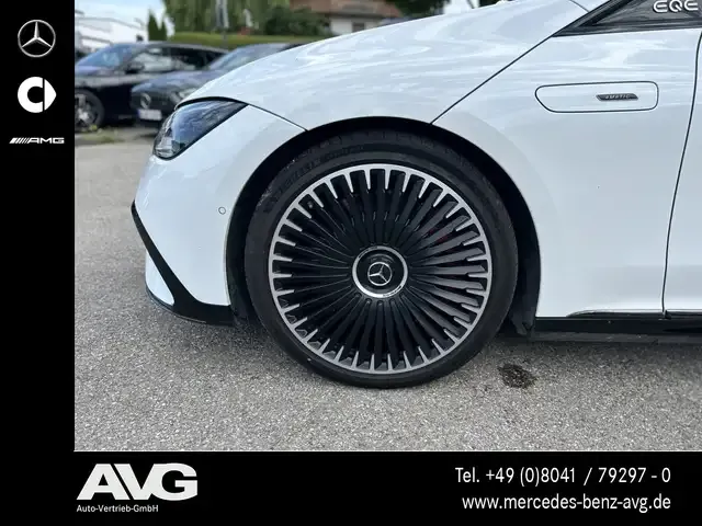 Mercedes-Benz EQE 43