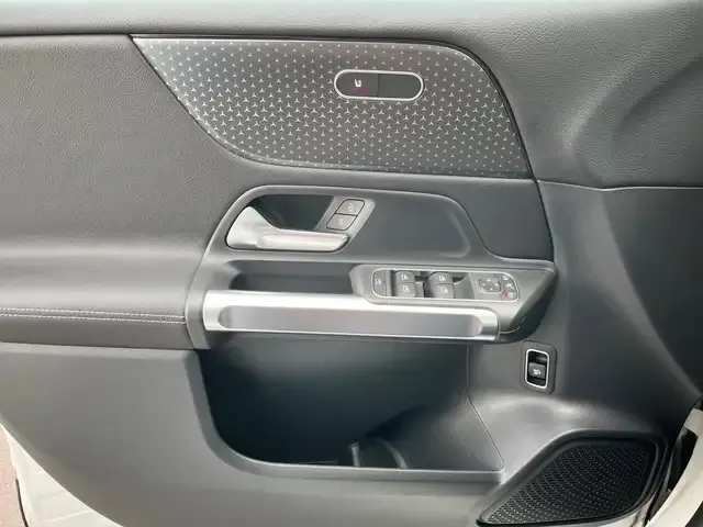Mercedes-Benz GLB 220