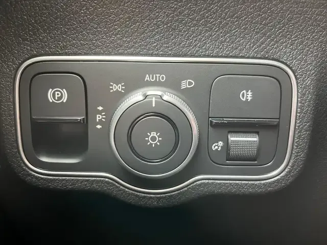 Mercedes-Benz GLB 220