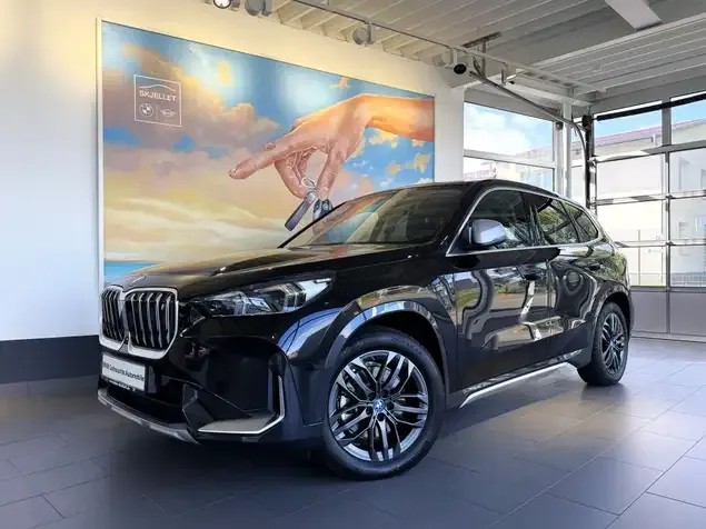 BMW iX1