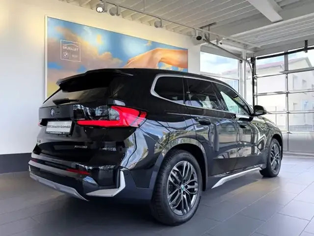 BMW iX1