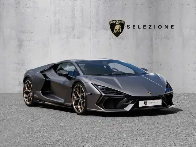 Lamborghini Revuelto