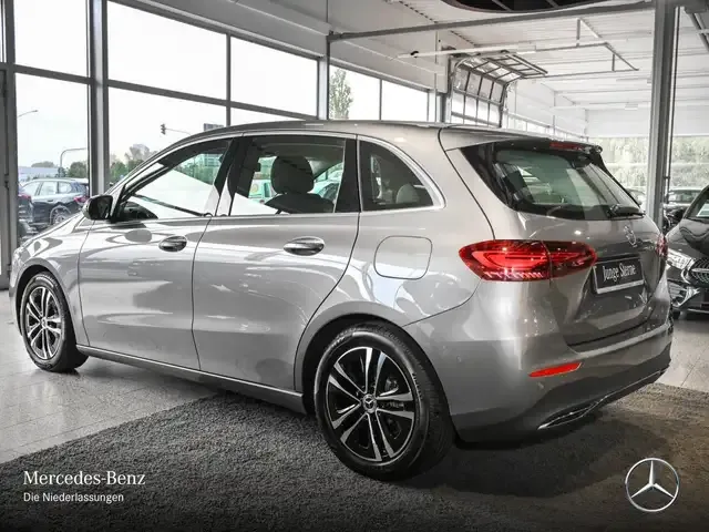 Mercedes-Benz B 220