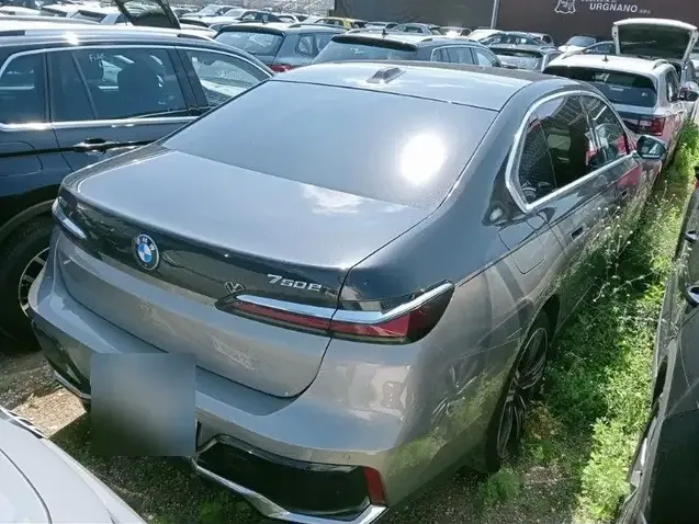 BMW 750