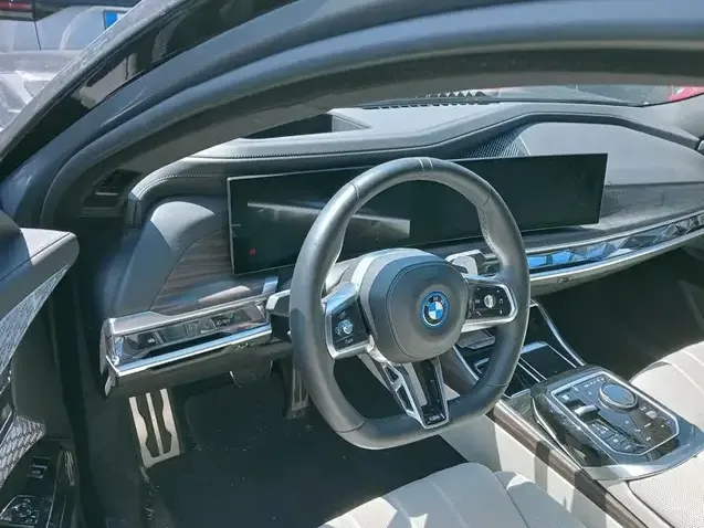 BMW 750