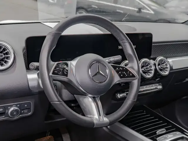 Mercedes-Benz EQB 300