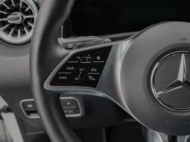 Mercedes-Benz EQB 300