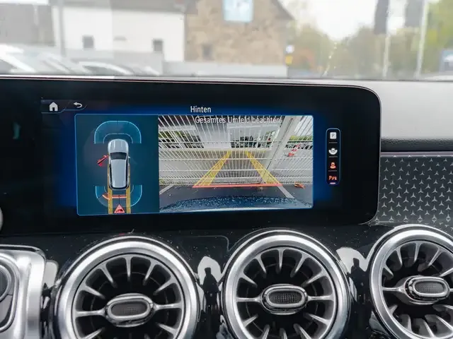 Mercedes-Benz EQB 300