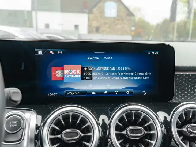 Mercedes-Benz EQB 300