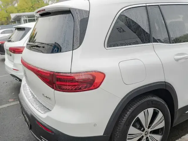 Mercedes-Benz EQB 300