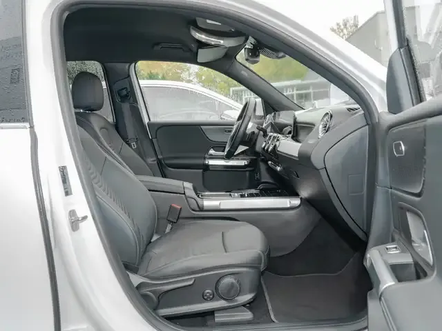 Mercedes-Benz EQB 300