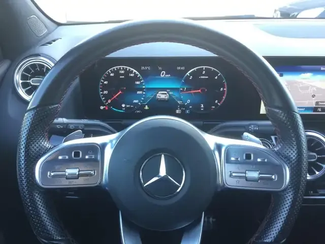 Mercedes-Benz GLA 200