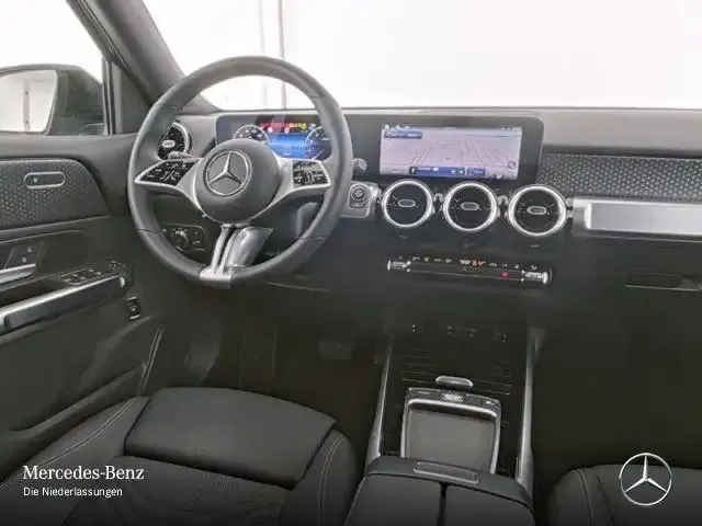 Mercedes-Benz GLB 220