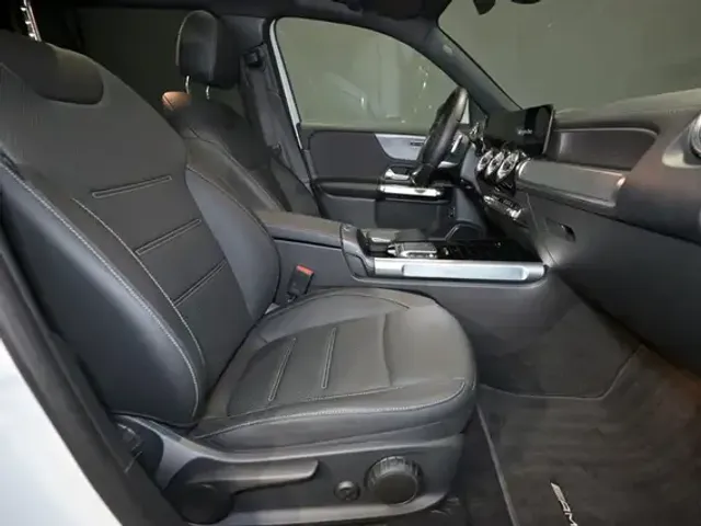 Mercedes-Benz EQB 300